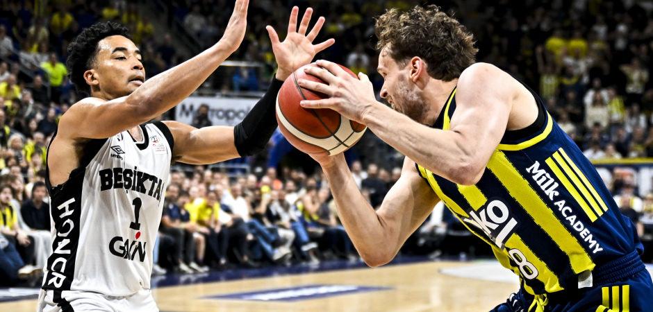 Beşiktaş, Fenerbah&ccedil;e'yi şampiyonluk aşkına devirdi