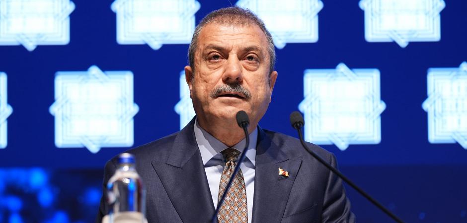 Finansın zirvesinde g&uuml;&ccedil;l&uuml; bankacılık ve enflasyonla m&uuml;cadele mesajı