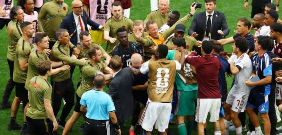  D&uuml;nya Kupası'nın en gergin ma&ccedil;ı! 6-0 sonrası kavga &ccedil;ıktı