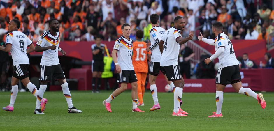 Almanya son 32'yi 90+4'te kurtardı