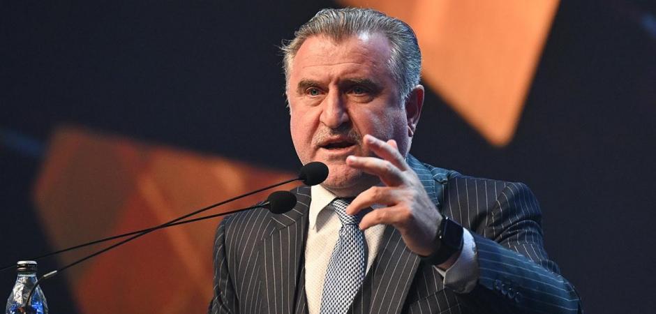 Bakan Bak'tan Fenerbah&ccedil;e'ye tebrik