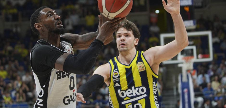 Beşiktaş'ı farklı deviren Fenerbah&ccedil;e seriyi eşitledi