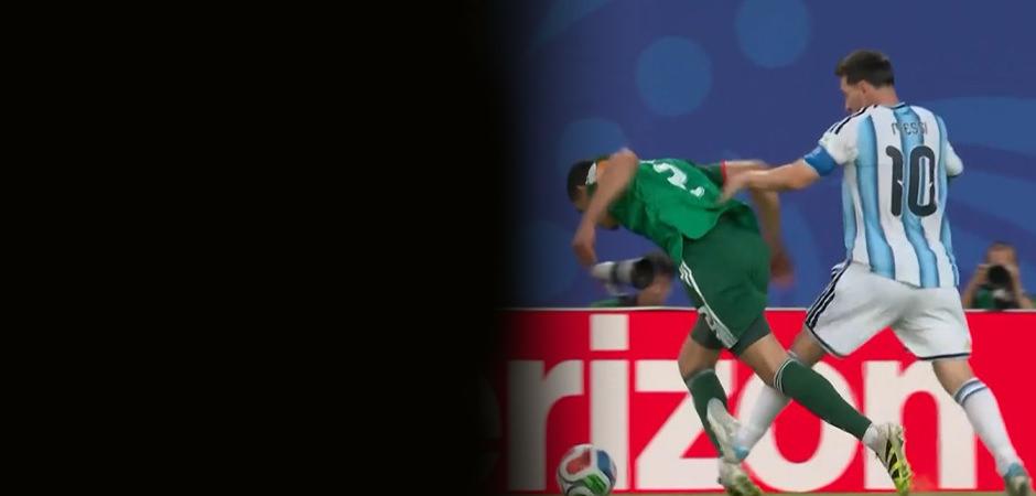 Hakemler '&Uuml;&ccedil; Maymunu' oynadı! Messi'yi atmaya y&uuml;rekleri yetmedi