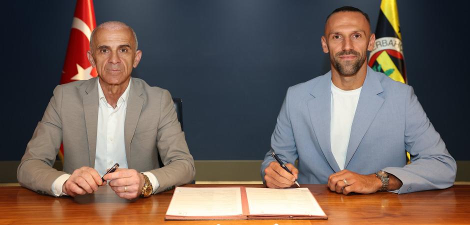 Fenerbah&ccedil;e transferde ilk bombayı Vedat Muriqi ile patlattı! &Ccedil;ubuklu ile ilk poz