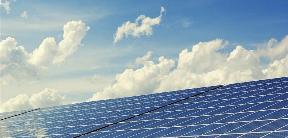 Elektrik &uuml;retiminde rekor: G&uuml;neş enerjisi zirveyi g&ouml;rd&uuml;!