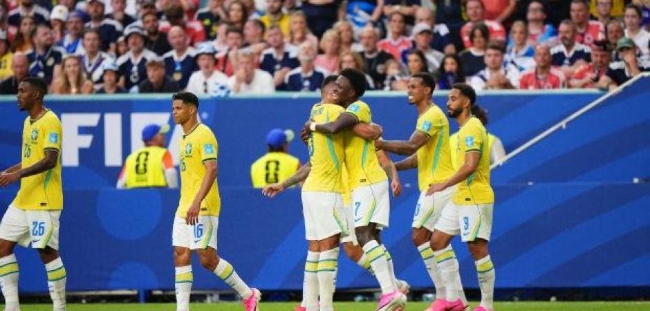 Vinicius alev aldı! Sambacılar grubu lider tamamladı
