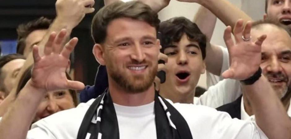 Beşiktaş'ın yeni transferi Salih &Ouml;zcan, İstanbul'da