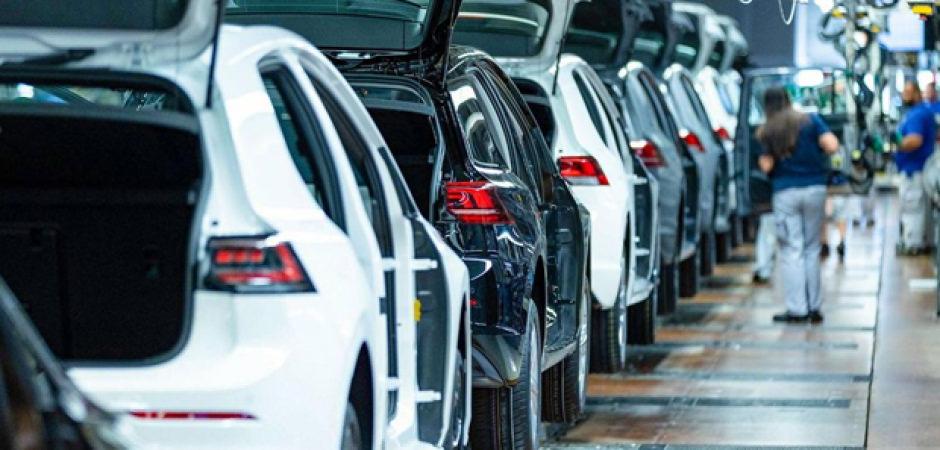Otomobil devinden tarihi karar: Model sayısı yarıya d&uuml;ş&uuml;yor!