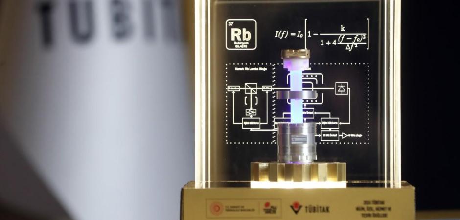 T&uuml;rkiye'nin yerli atomik saati uzaya fırlatıldı