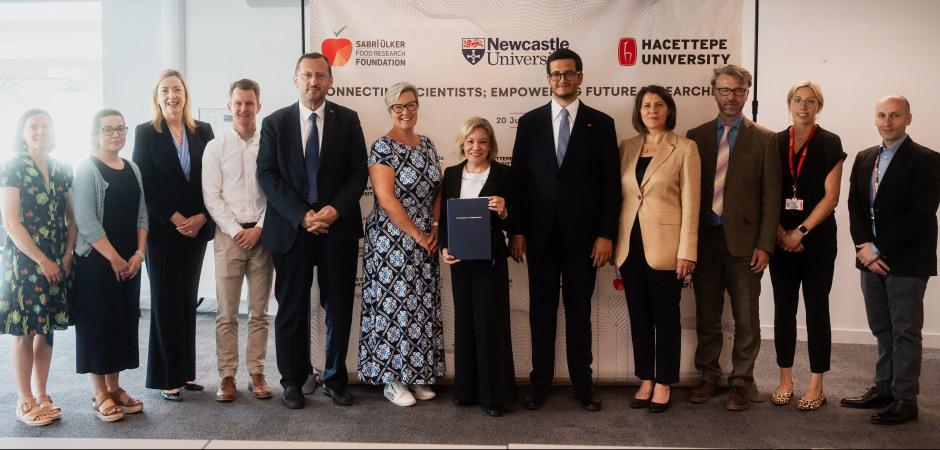 Sabri &Uuml;lker Vakfı&rsquo;ndan &ccedil;ocukların sağlıklı gelişimi i&ccedil;in Global Bilim Platformu