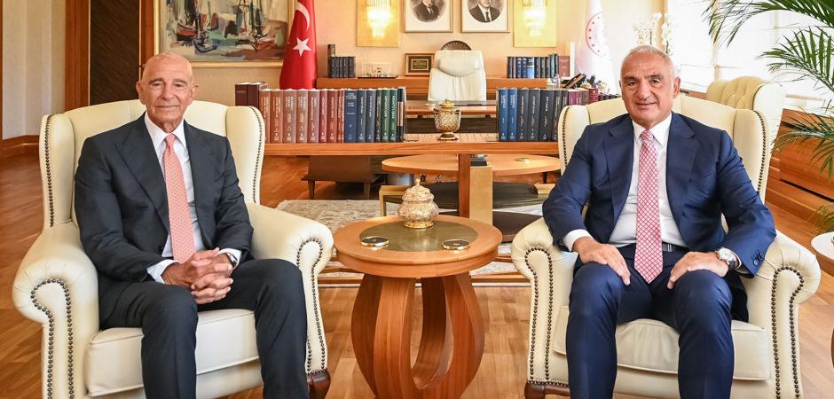 Bakan Ersoy ve Tom Barrack'tan ortak mesaj: Ka&ccedil;ırılan tarihi eserler i&ccedil;in yeni d&ouml;nem! 