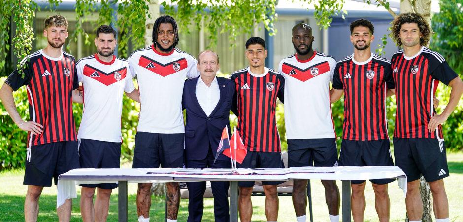 S&uuml;per Lig ekibinde yasak kalktı! 7 transfer birden a&ccedil;ıklandı
