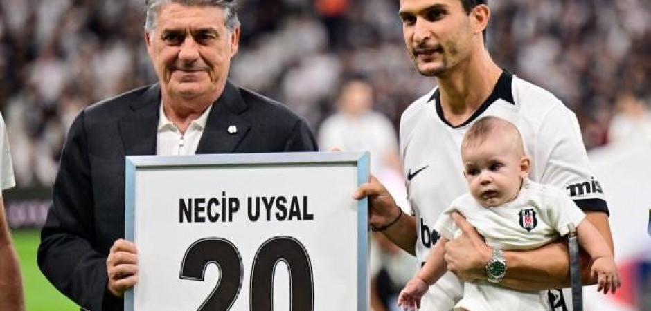 Beşiktaş Necip Uysal'a veda etti! 'Sonsuz sadakat'
