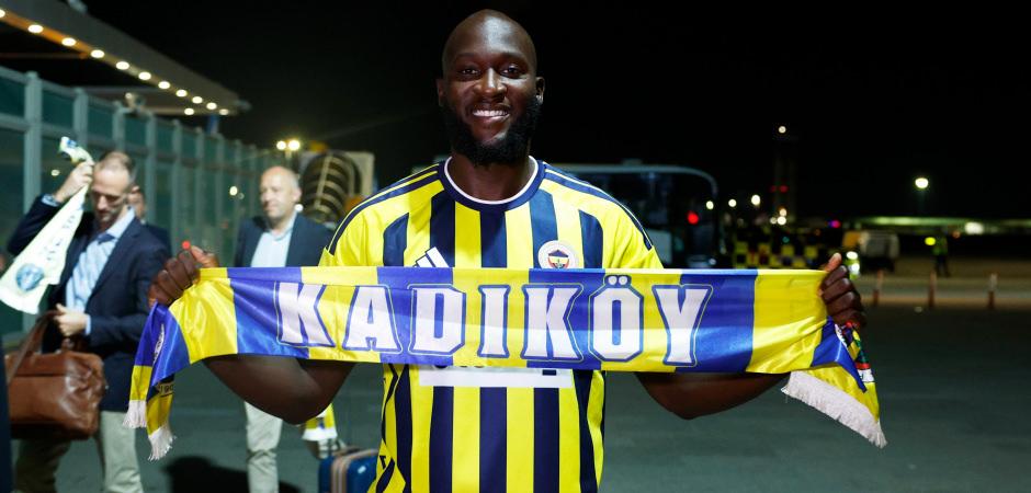 Fenerbah&ccedil;e'nin yeni golc&uuml;s&uuml; Lukaku, İstanbul'da