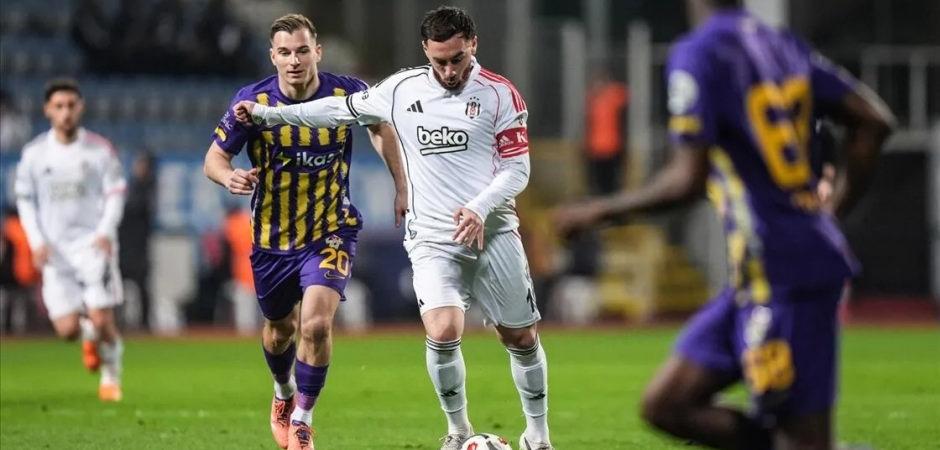 Kara Kartal sezonu evinde a&ccedil;ıyor! Beşiktaş-Ey&uuml;pspor muhtemel 11'ler