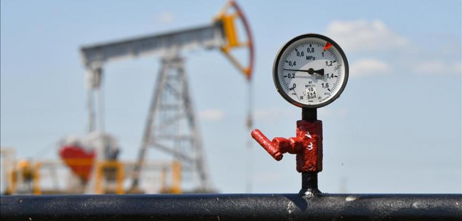 Petrol fiyatları i&ccedil;in Goldman Sachs'tan ters k&ouml;şe :Yıl sonu fiyatını resmen a&ccedil;ıkladı!