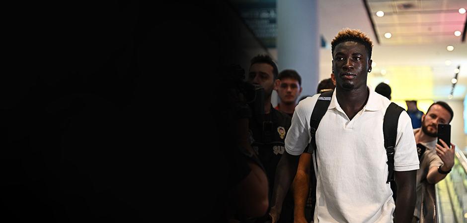 Fenerbah&ccedil;e işi bitirdi! Kojo Peprah Oppong İstanbul'a geldi
