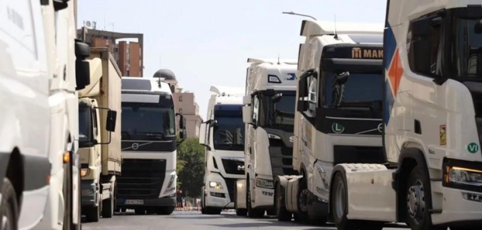 Almanya T&uuml;rk şof&ouml;r arıyor T&uuml;rk&ccedil;e sınav kolaylığı geliyor: Maaş 2 bin 800 avrodan başlıyor!