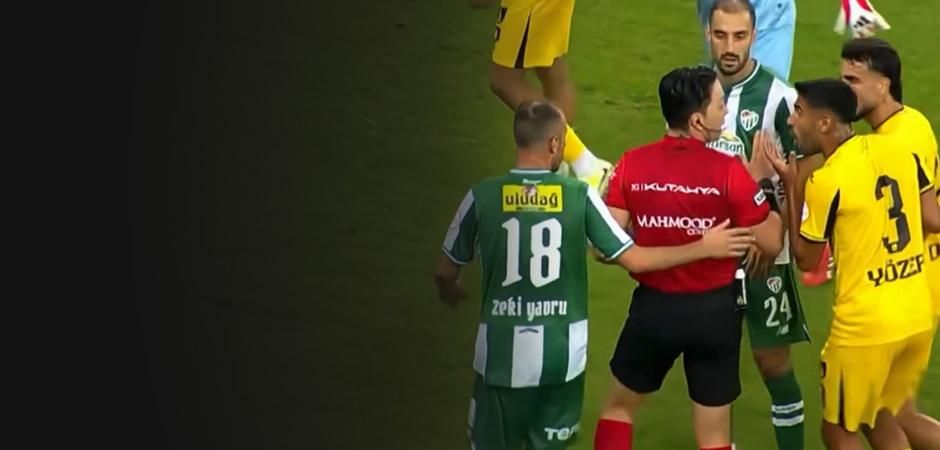 Kurallar alt&uuml;st oldu! Hakemin kararına futbolcular bile inanamadı