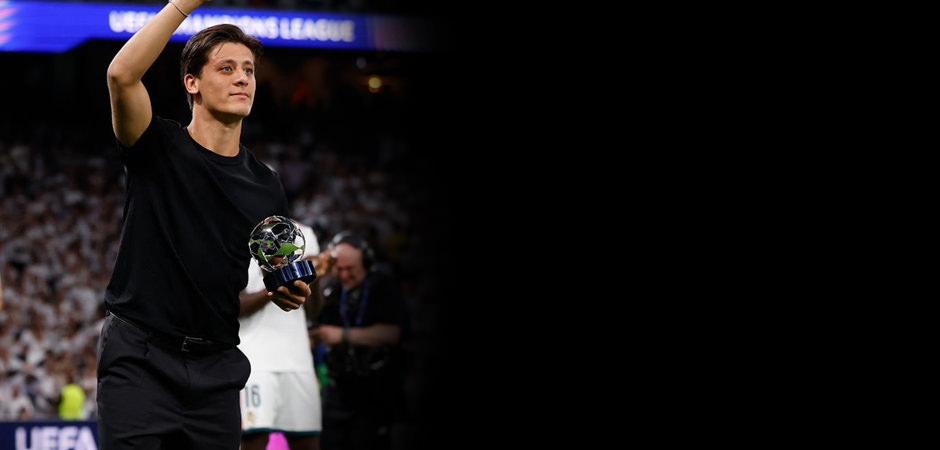Arda G&uuml;ler'e Devler Ligi'nde b&uuml;y&uuml;k onur! &Ouml;d&uuml;l&uuml;n&uuml; aldı