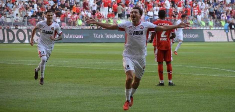 Cengiz &Uuml;nder alev aldı! &Ccedil;orum deplasmanda 'Leblebi' gibi attı