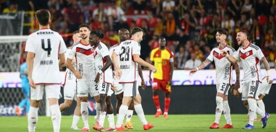 Gaziantep FK'dan ilk yarıda gol şov! G&ouml;ztepe'yi İzmir'de darmadağın ettiler