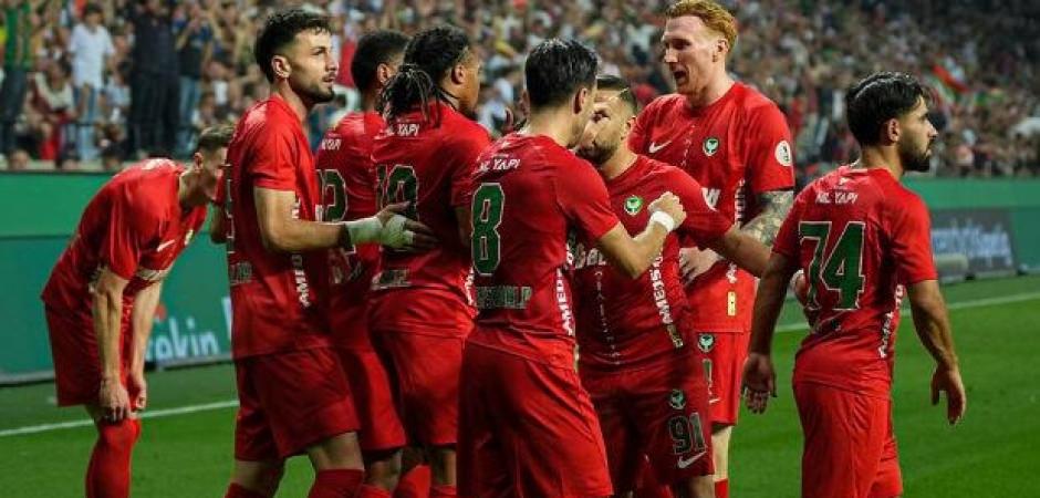 Orban'dan hat-trick! Amed, Başakşehir'e gol yağdırdı