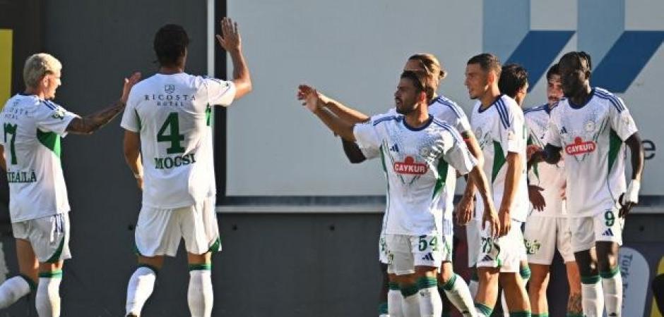 Rizespor 10 kişiyle İstanbul'da 3 puanı kaptı!