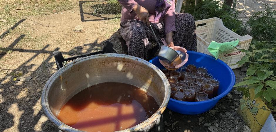 &Ccedil;uvallarla toplanıyor, 11 saatlik işlemden ge&ccedil;iyor: Kilosu 500 lira