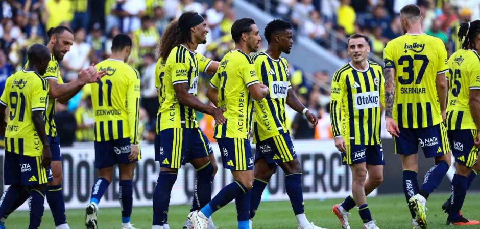 Avrupa, F.Bah&ccedil;e'nin rekorunu konuşuyor! 8-0'lık ma&ccedil; manşetlerde