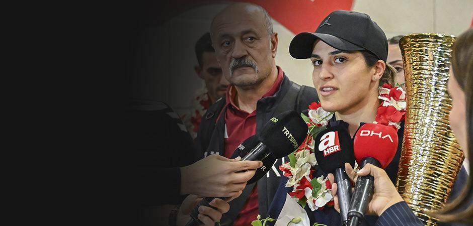 Avrupa'yı dize getirdiler! Şampiyon boks&ouml;rler yurda d&ouml;nd&uuml;