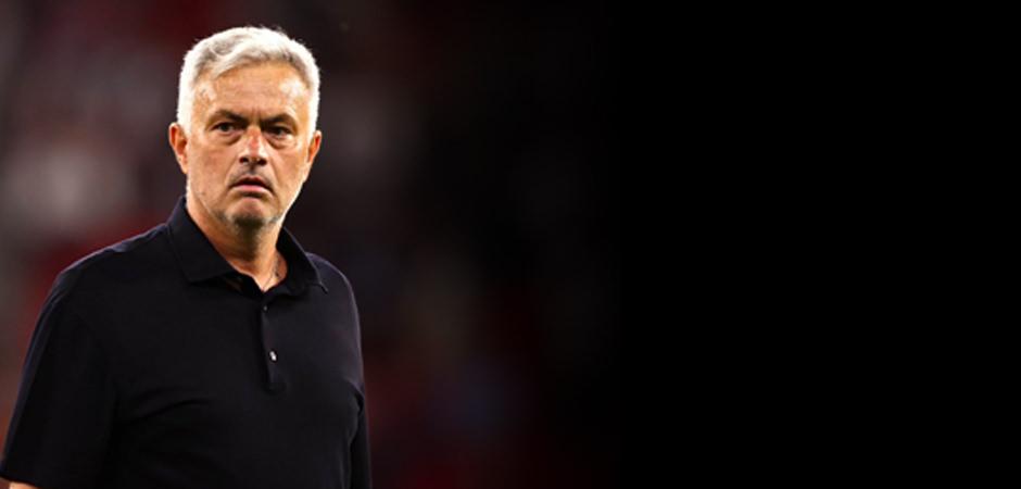Mourinho derbi mağlubiyeti sonrasında &ccedil;ılgına d&ouml;nd&uuml;! 'Zavallı'