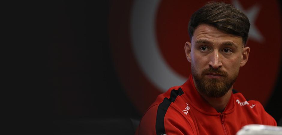 Sosyal medyada g&uuml;ndem oldu! Milli ma&ccedil; &ouml;ncesi Amedspor sorusu