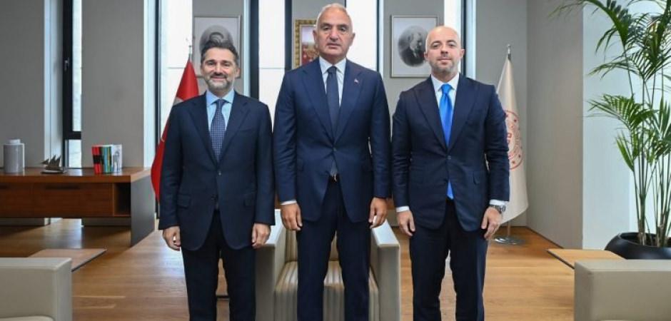 Bakan Ersoy, THY y&ouml;netimini kabul etti, turizm işbirliğini g&ouml;r&uuml;şt&uuml;!