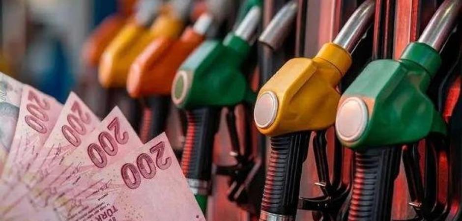 Akaryakıta bir zam, bir indirim geldi! İşte g&uuml;ncel benzin ve motorin fiyatları...