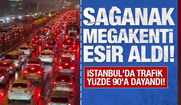 Sağanak megakenti esir aldı: İstanbul'da trafik yüzde 90'a dayandı!