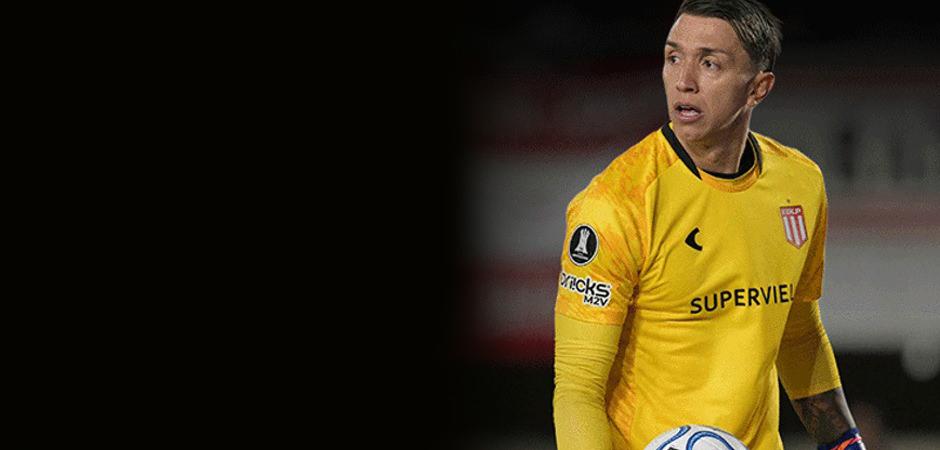 40 yaşındaki Muslera'dan tarihe ge&ccedil;ecek penaltı performansı! Takımını finale &ccedil;ıkardı