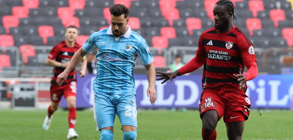 Dadaşlar, y&uuml;kselişe ge&ccedil;ti! Deplasmanda ilk galibiyet 3 golle geldi