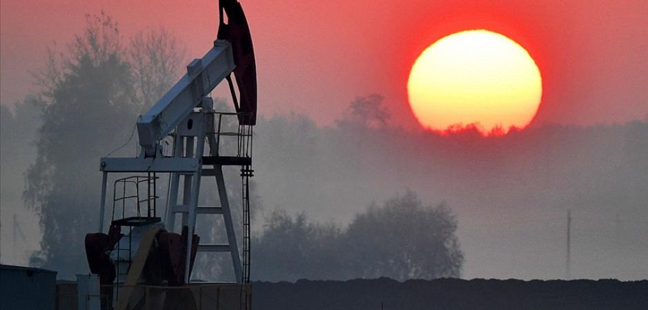Brent petrol&uuml;n varili 111,22 dolardan işlem g&ouml;r&uuml;yor