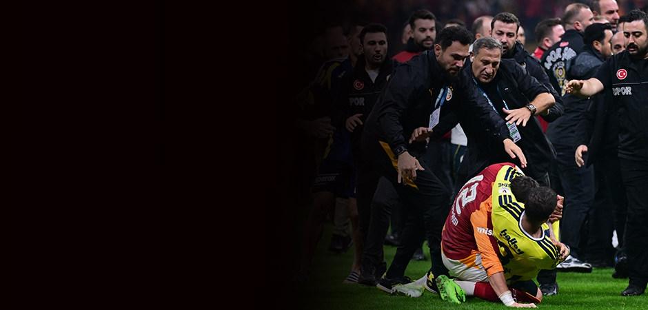 Kırmızı kartlar yetmeyebilir! Derbinin &ouml;n&uuml;ne ge&ccedil;en kavgada ağır ceza g&uuml;ndemde