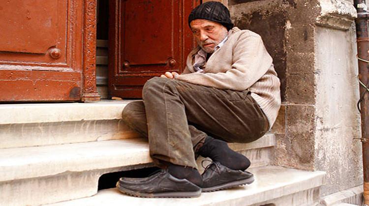 Usta oyuncu Civan Canova sokak ortasında evsiz kaldı ...