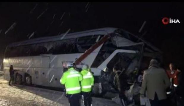 Samsun'da yolcu otobüsü kamyonla çarpıştı: 1 ölü, 1 yaralı ...