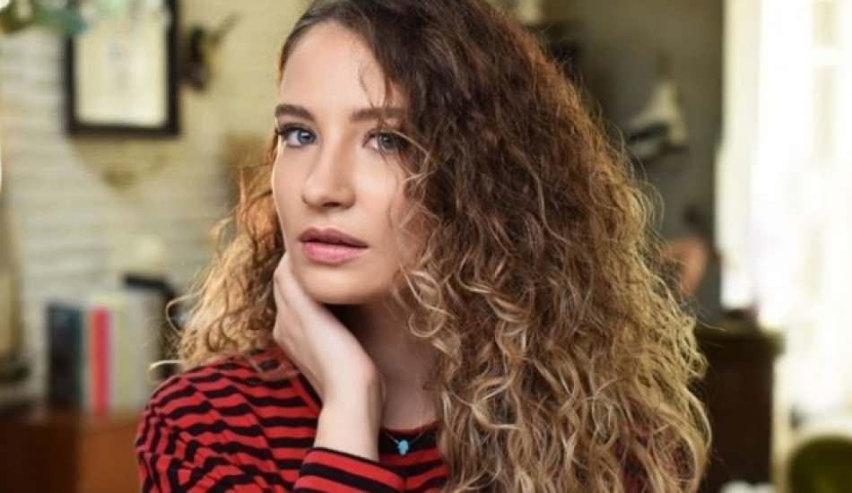 Irmak Arıcı yeni şarkısı "Yağmurum Ol"u beğeniye sundu ...