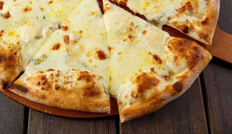 Dört peynirli pizza nasıl yapılır? En kolay dört peynirli pizza yapımı