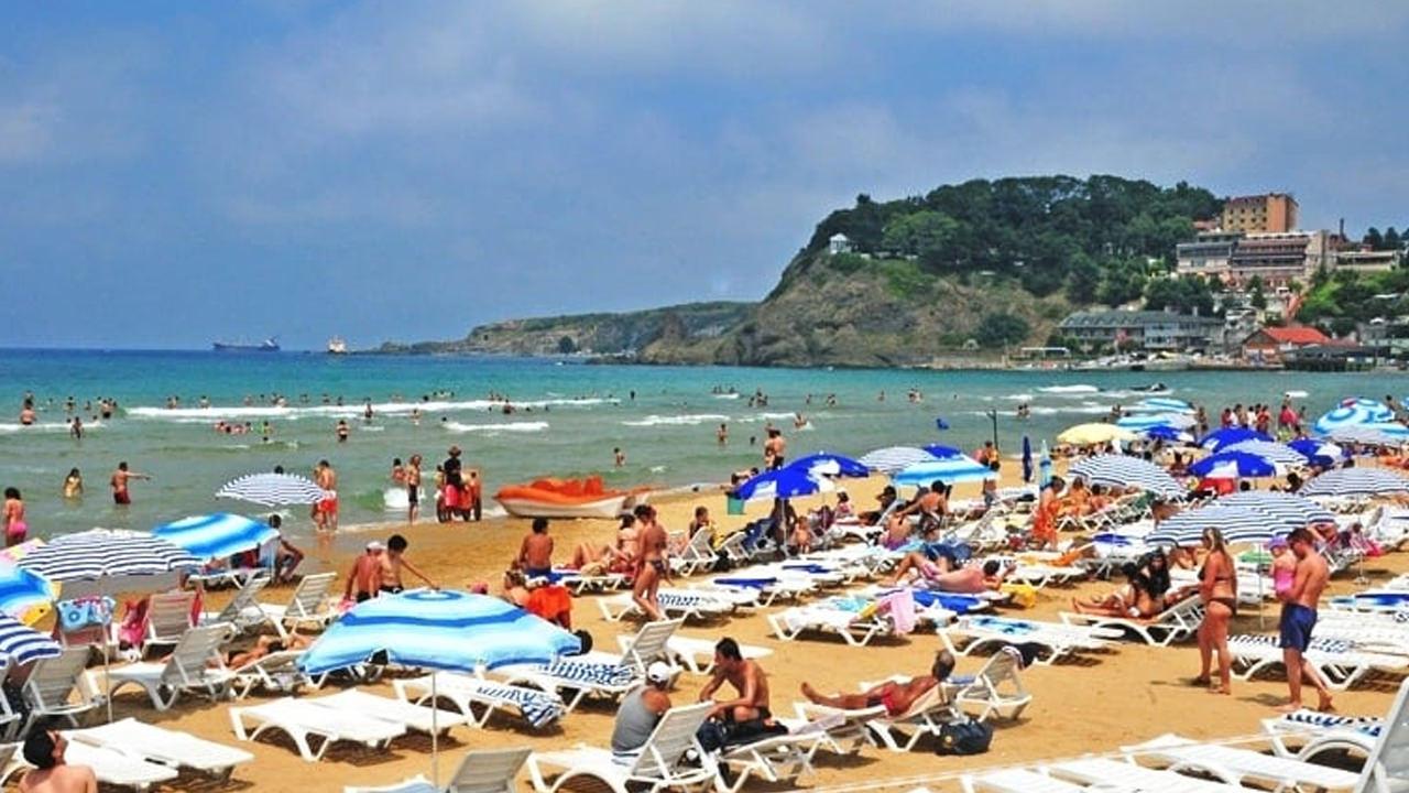 Где купаться в стамбуле. Пляж Кильос Стамбул. Пляжи Кильоса (kilyos). Пляж Ешилькёй Стамбул. Сарыер Стамбул пляж.