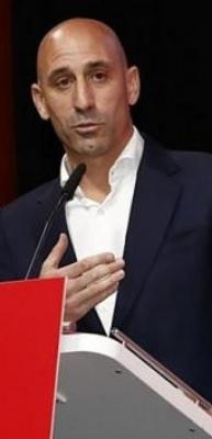 Skandala imza atıp hüküm giyen federasyon başkanına yumruklu saldırı