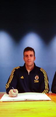 Resmi imzalar atıldı! Fenerbahçe'de 2 yıllık sözleşme