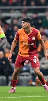 Genç yıldızın talihsiz anı! Kırmızı kart gördü, herkes alkışladı