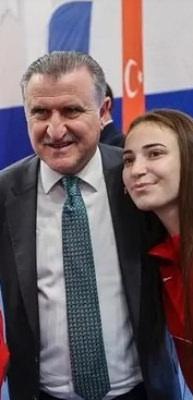 Bakan Bak: Milli sporcu bursu, Türk sporu için bir devrim!