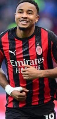 Milan evinde farka koştu! Ma&ccedil; fazlasıyla liderliğe y&uuml;kseldi